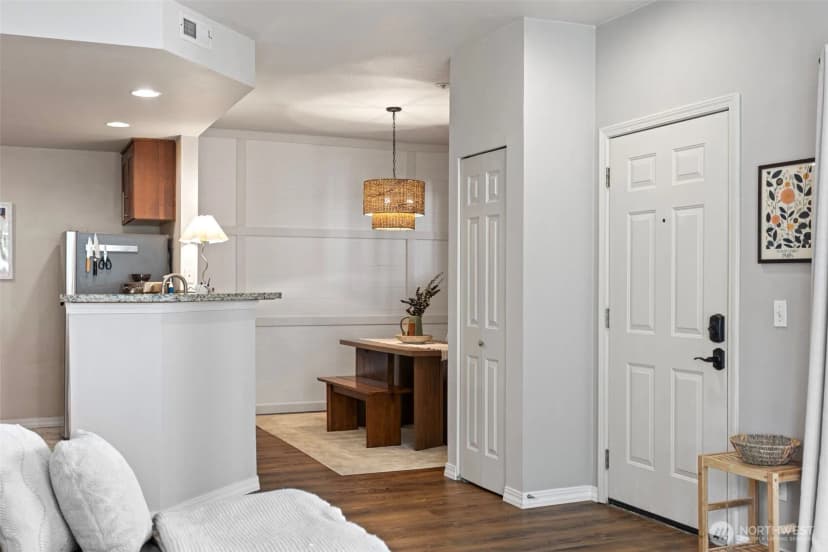 Property photo for 2034 Newport Way Nw #11-1, Issaquah photo 10