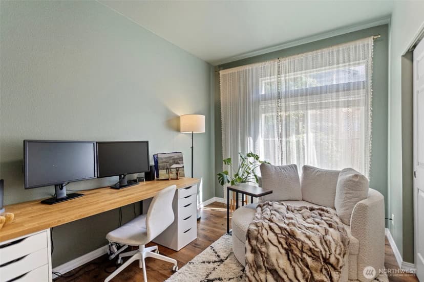 Property photo for 2034 Newport Way Nw #11-1, Issaquah photo 14