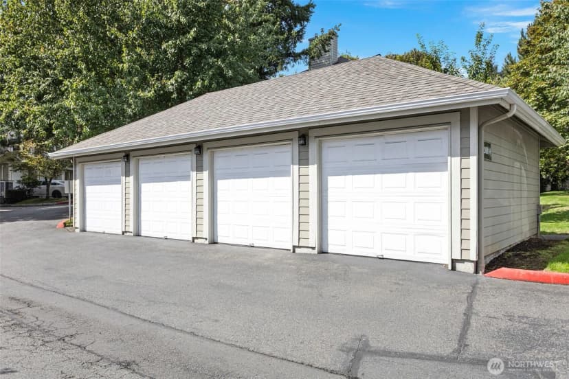 Property photo for 2034 Newport Way Nw #11-1, Issaquah photo 23
