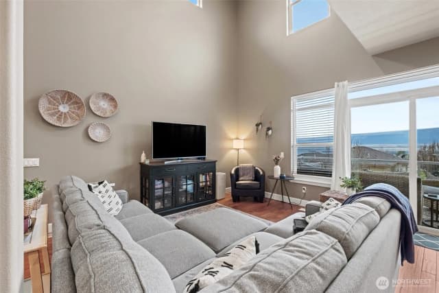 Property photo for 23325 Sunserra Loop Nw #a44, Quincy photo 2