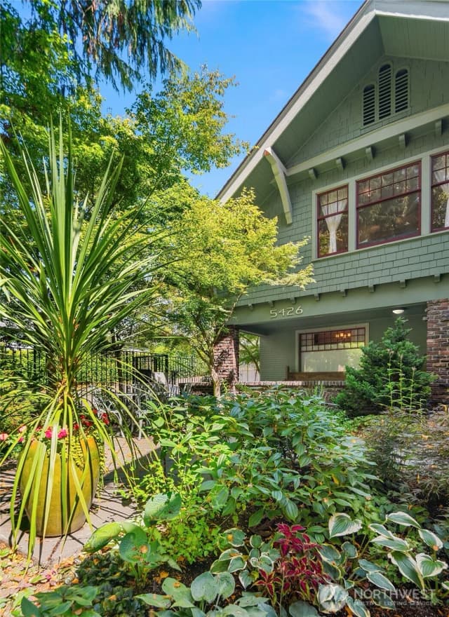 Property photo for 5430 California Avenue Sw #1cu, Seattle photo 3
