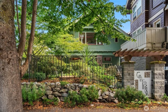 Property photo for 5430 California Avenue Sw #1cu, Seattle photo 2