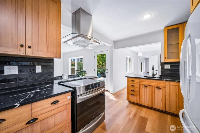 Property photo for 14346 Interlake Avenue N, Seattle photo 10