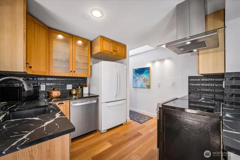 Property photo for 14346 Interlake Avenue N, Seattle photo 11