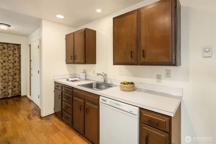 Property photo for 7064 35th Avenue Ne #22, Seattle photo 4