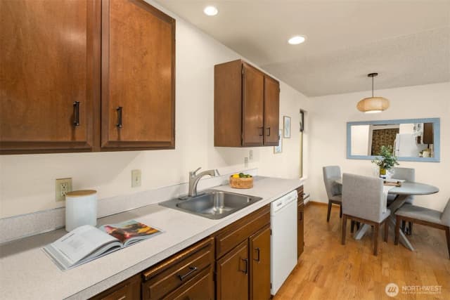Property photo for 7064 35th Avenue Ne #22, Seattle photo 3