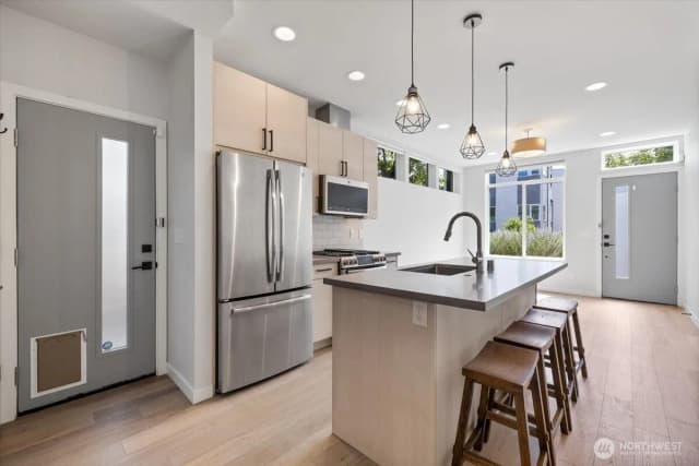 Property photo for 2440 Nw 60th Street #a, Seattle photo 3