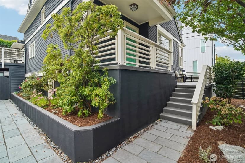 Property photo for 1009 W Crockett Street, Seattle photo 3