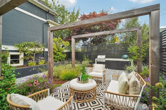 Property photo for 1009 W Crockett Street, Seattle photo 4