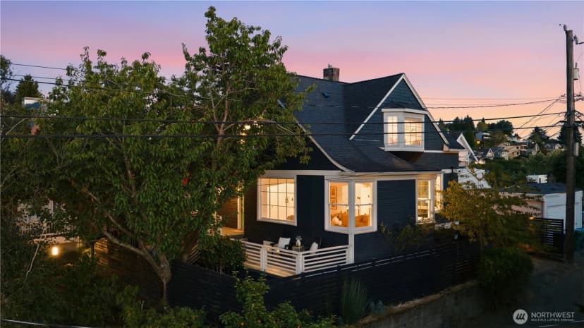 Property photo for 1009 W Crockett Street, Seattle