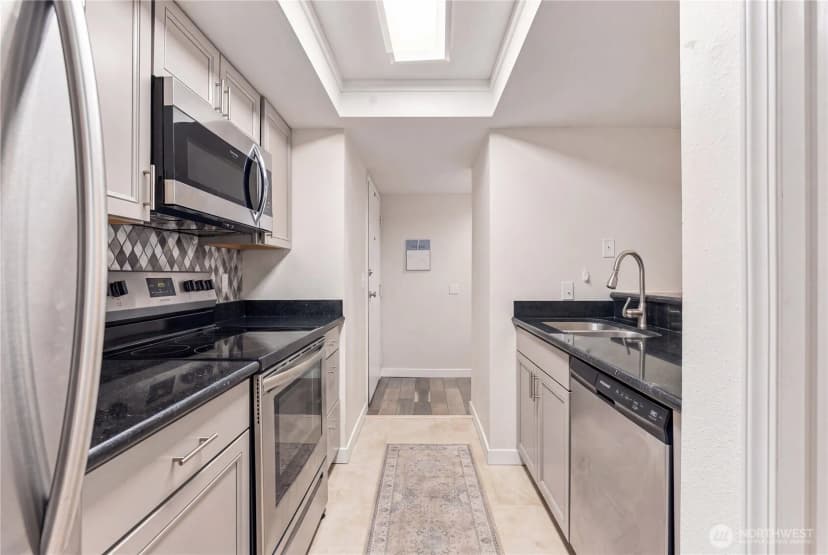 Property photo for 701 Sw 5th Court #b301, Renton photo 8