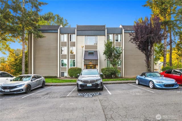 Property photo for 701 Sw 5th Court #b301, Renton photo 3