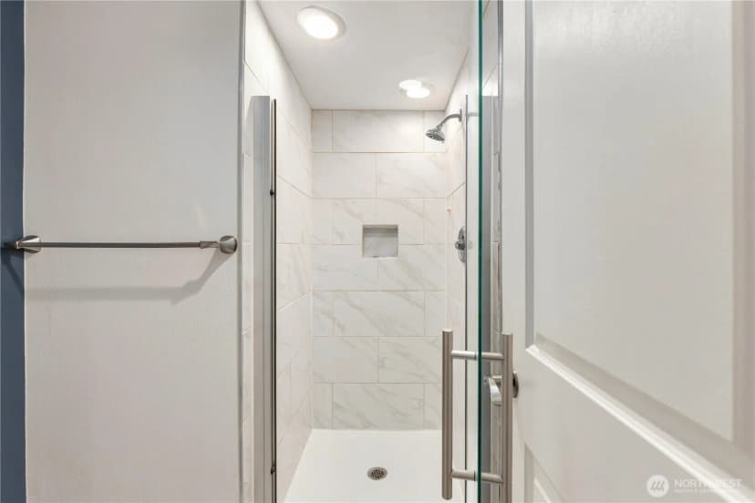 Property photo for 701 Sw 5th Court #b301, Renton photo 23