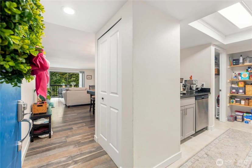 Property photo for 701 Sw 5th Court #b301, Renton photo 7