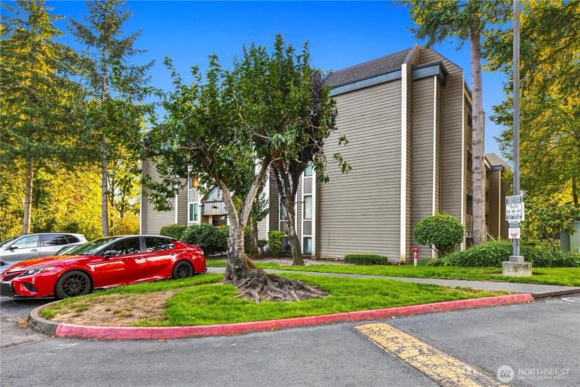 Property photo for 701 Sw 5th Court #b301, Renton photo 2