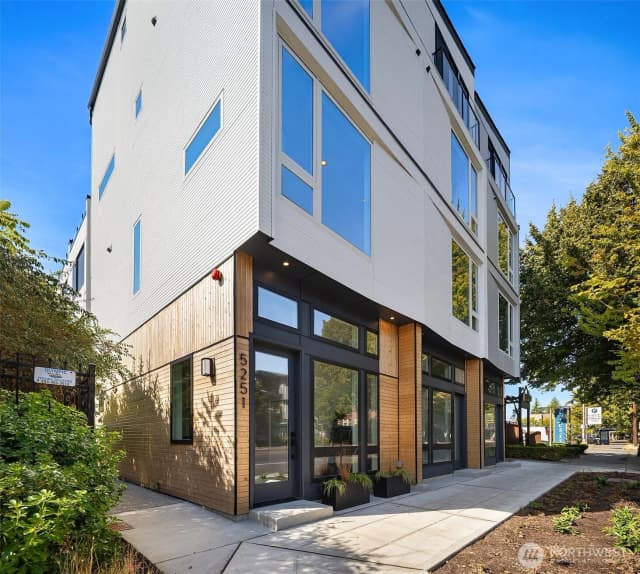 Property photo for 5253 California Avenue Sw #b, Seattle