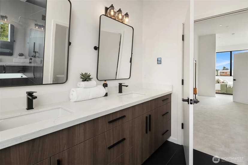 Property photo for 5253 California Avenue Sw #b, Seattle photo 28