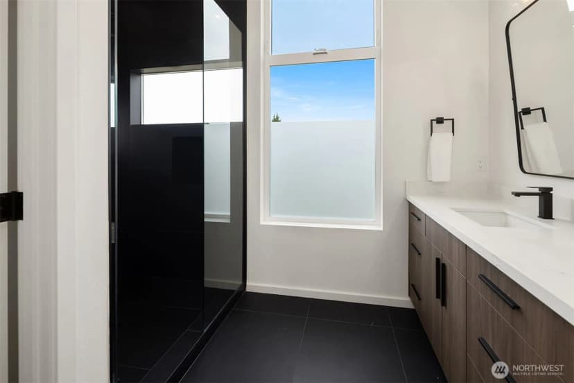 Property photo for 5253 California Avenue Sw #b, Seattle photo 26