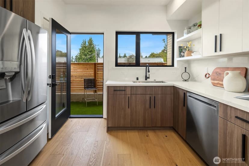 Property photo for 5253 California Avenue Sw #b, Seattle photo 9