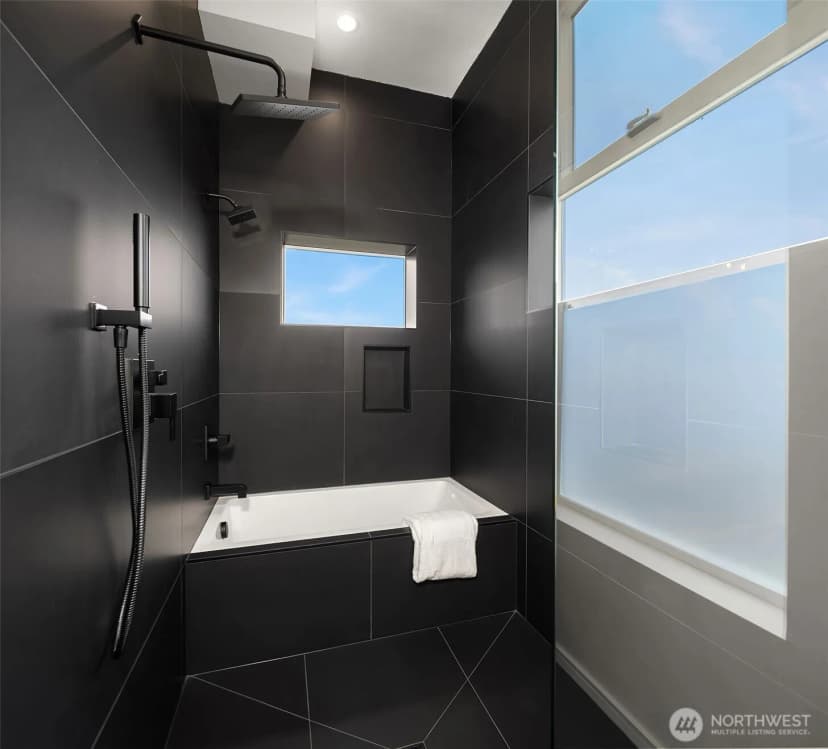 Property photo for 5253 California Avenue Sw #b, Seattle photo 27