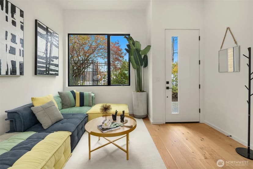 Property photo for 5253 California Avenue Sw #b, Seattle photo 4