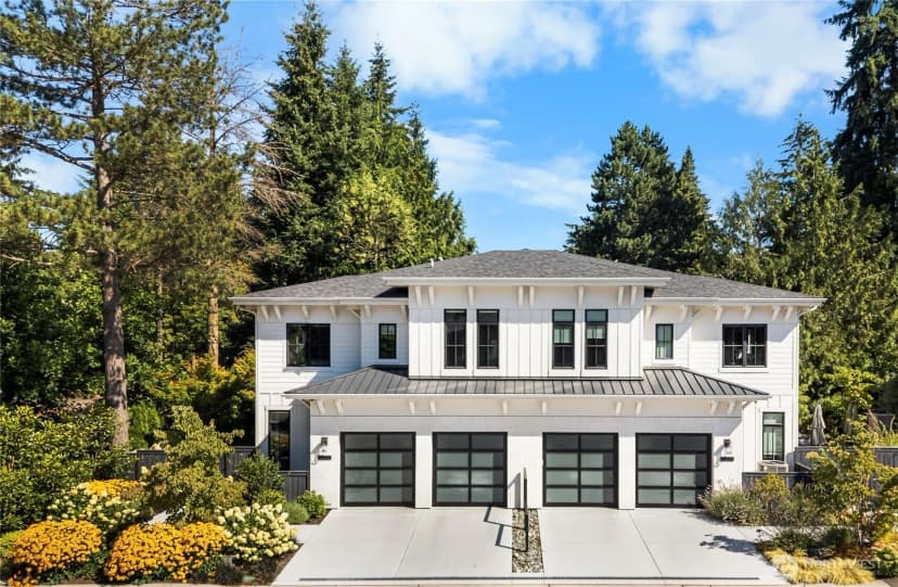 Property photo for 10402 Ne 15th Street, Bellevue
