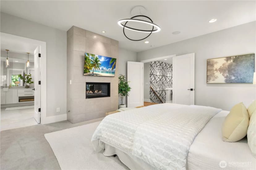 Property photo for 10402 Ne 15th Street, Bellevue photo 11