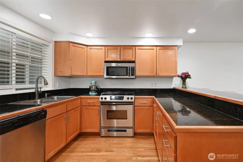 Property photo for 8509 Midvale Avenue N #c, Seattle photo 6