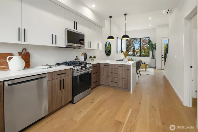 Property photo for 5253 California Avenue Sw #f, Seattle photo 11