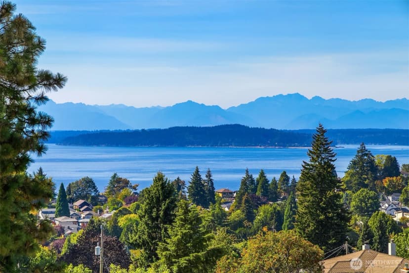 Property photo for 5253 California Avenue Sw #f, Seattle photo 32