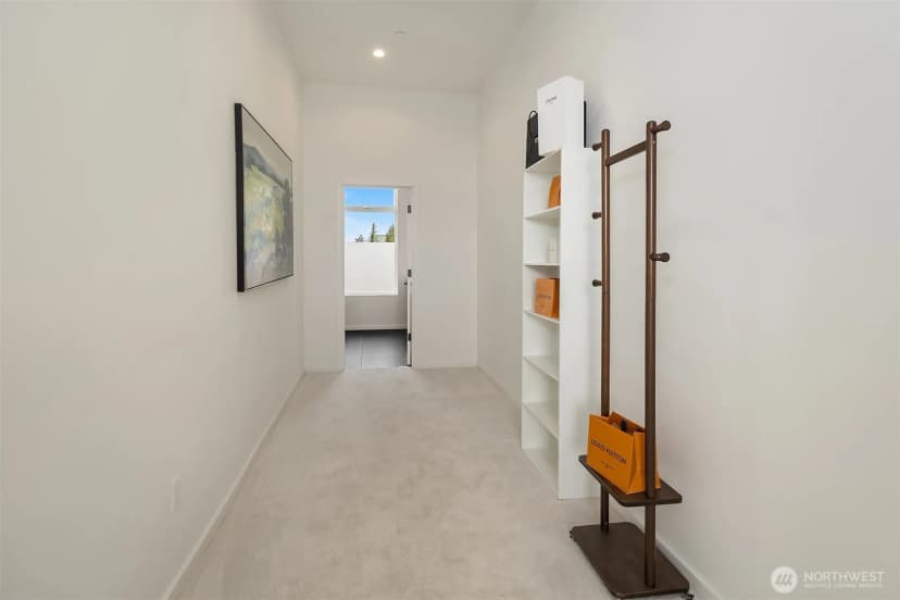 Property photo for 5253 California Avenue Sw #f, Seattle photo 25
