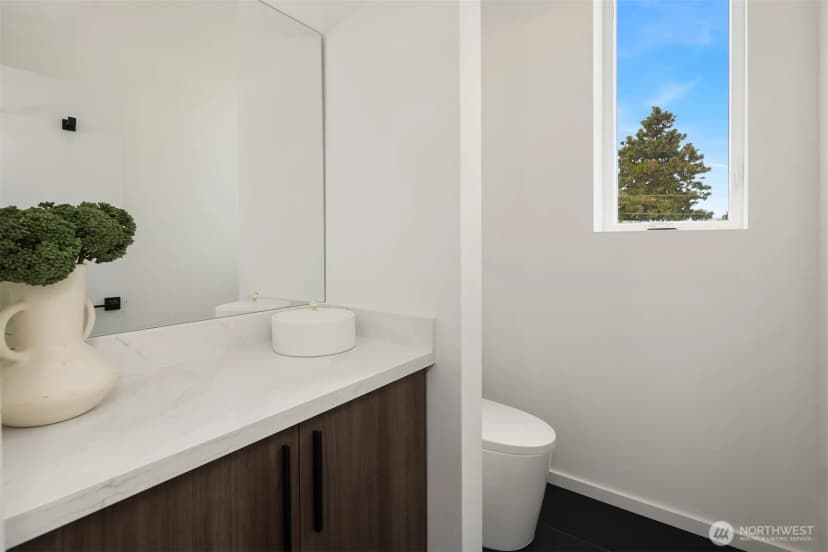 Property photo for 5253 California Avenue Sw #f, Seattle photo 19