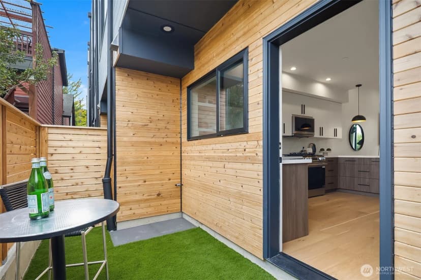 Property photo for 5253 California Avenue Sw #f, Seattle photo 13