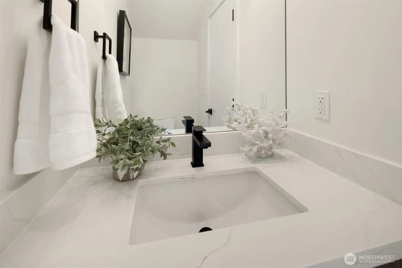 Property photo for 5253 California Avenue Sw #f, Seattle photo 16