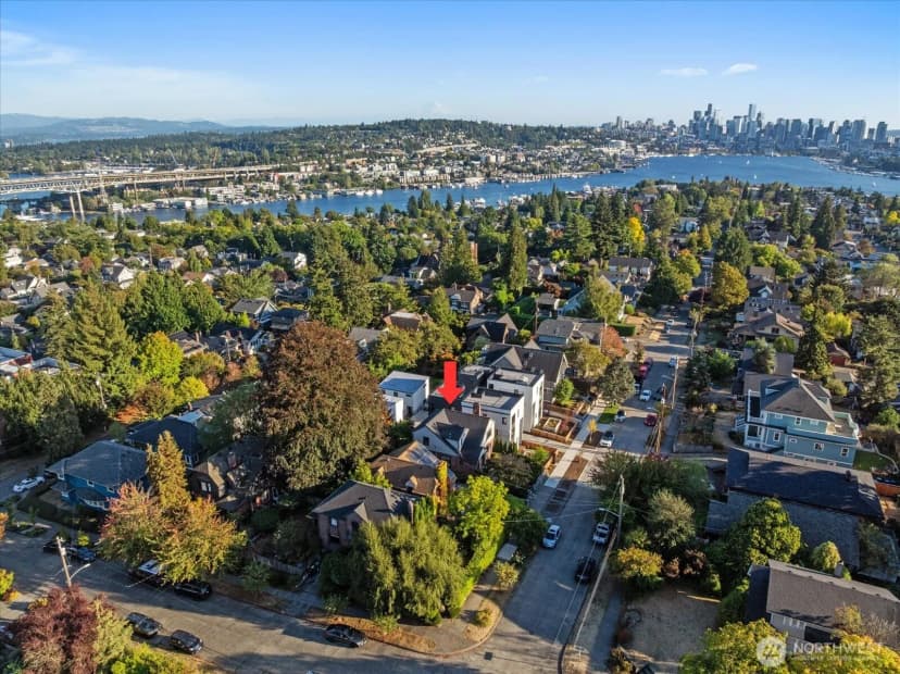 Property photo for 4124 Burke Avenue N, Seattle photo 34