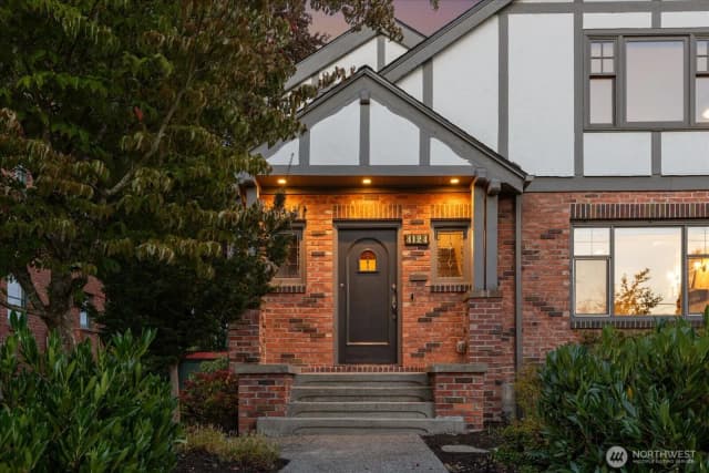 Property photo for 4124 Burke Avenue N, Seattle