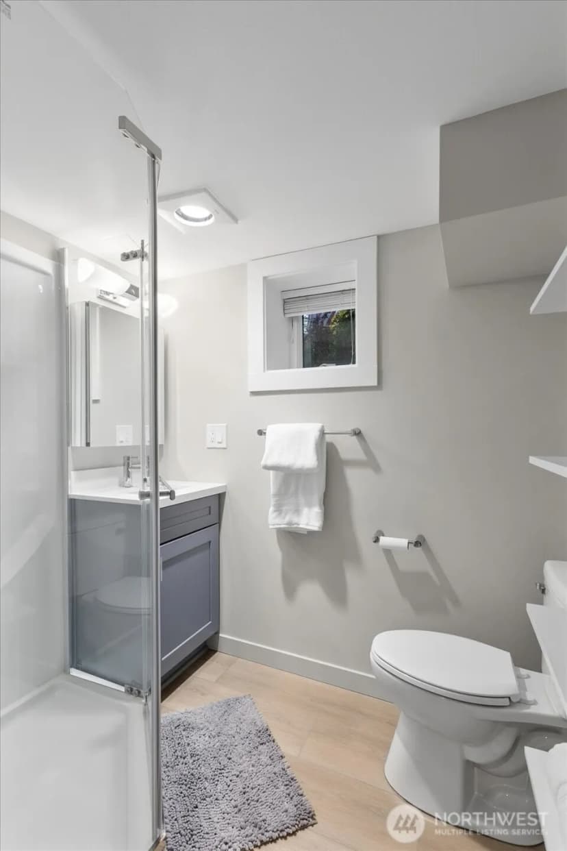 Property photo for 4124 Burke Avenue N, Seattle photo 28