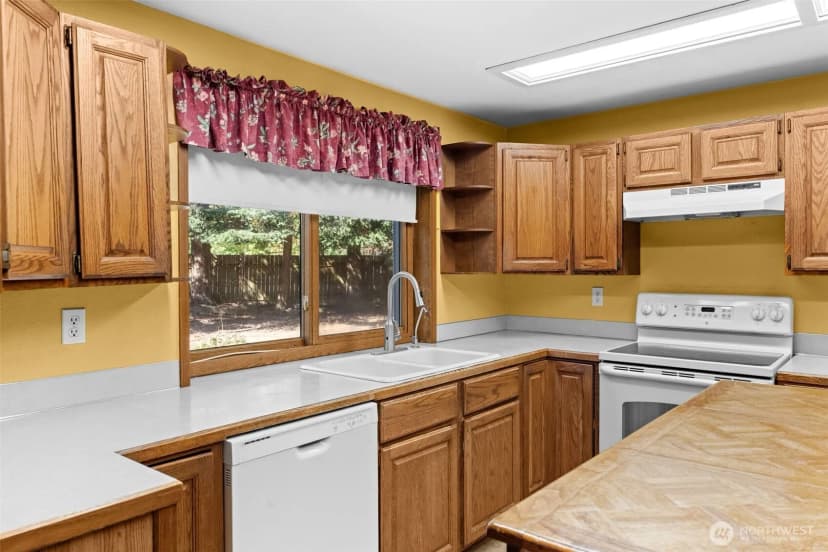 Property photo for 857 Westminster Drive Ne, Olympia photo 8