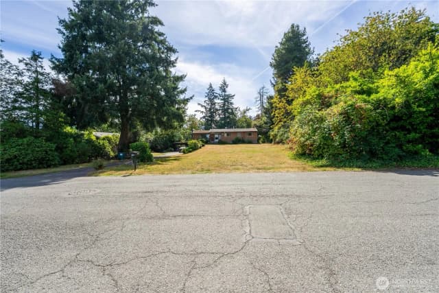 Property photo for 4711 Ne 201st Place, Lake Forest Park photo 4
