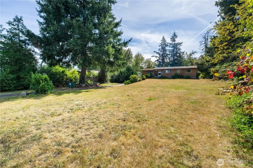 Property photo for 4711 Ne 201st Place, Lake Forest Park photo 5