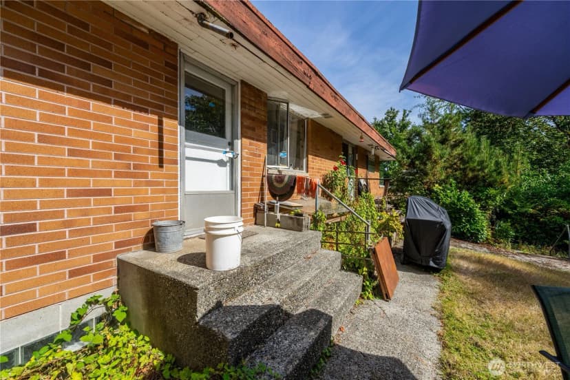 Property photo for 4711 Ne 201st Place, Lake Forest Park photo 12