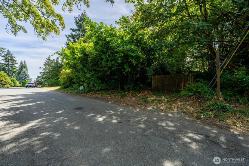 Property photo for 4711 Ne 201st Place, Lake Forest Park photo 6