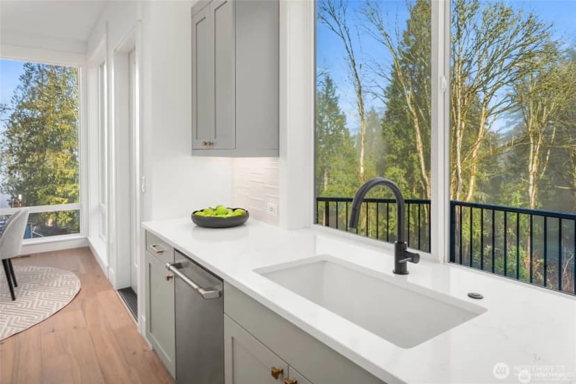 Property photo for 16466 73rd Place Ne, Kenmore photo 9