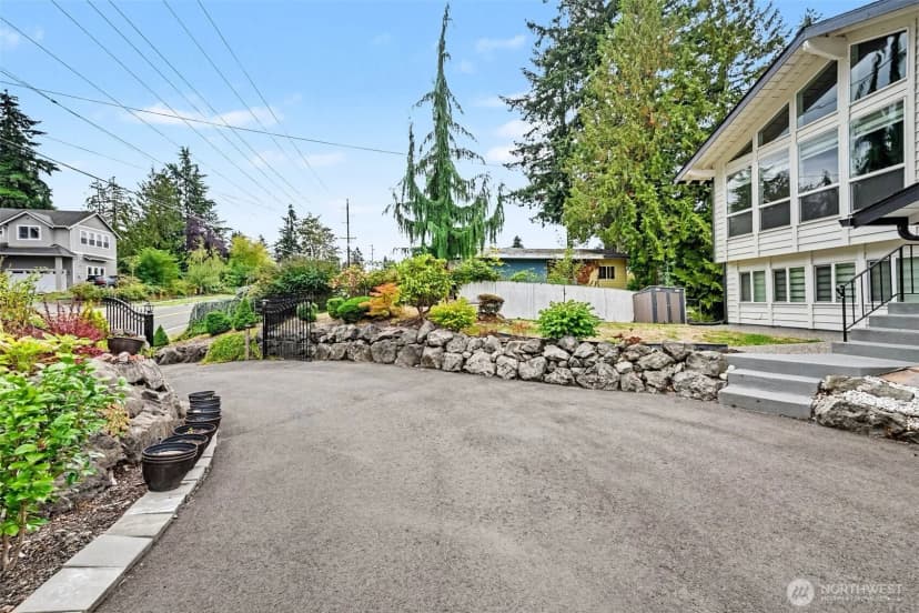 Property photo for 19643 Talbot Road S, Renton photo 28