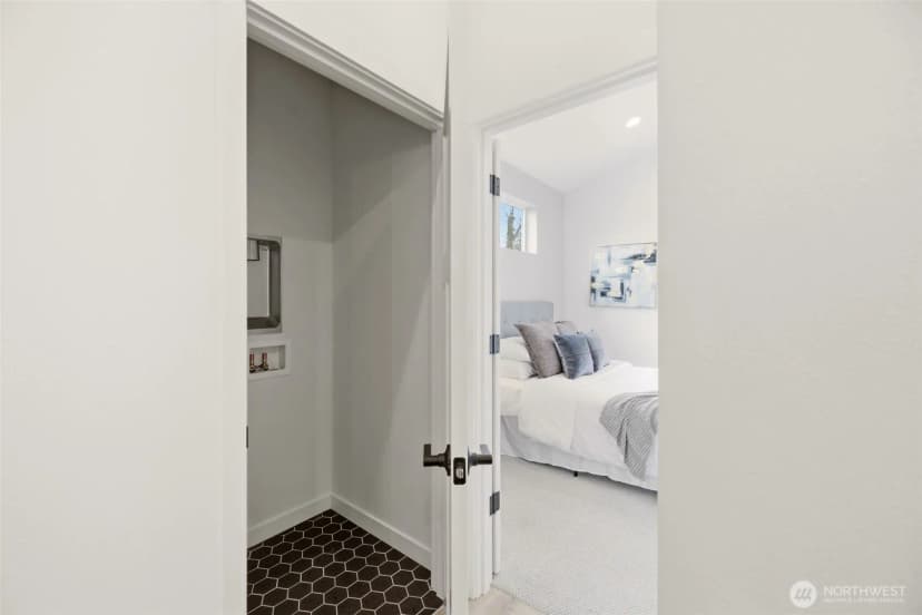 Property photo for 2018 Oakes Avenue #c, Everett photo 13