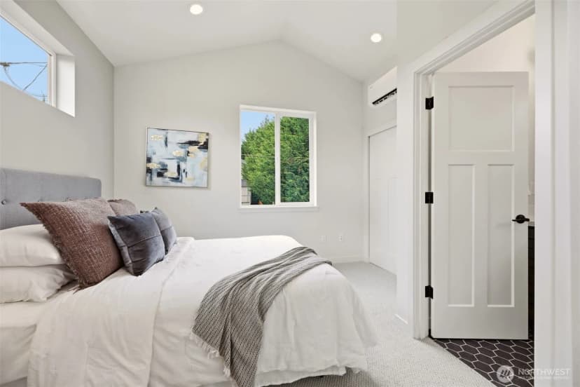 Property photo for 2018 Oakes Avenue #c, Everett photo 6