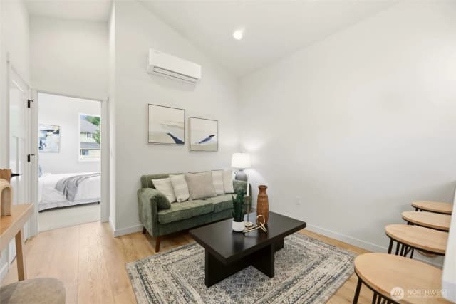 Property photo for 2018 Oakes Avenue #c, Everett photo 3