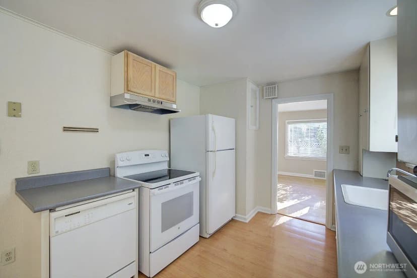 Property photo for 1210 Ne 95th Street, Seattle photo 8