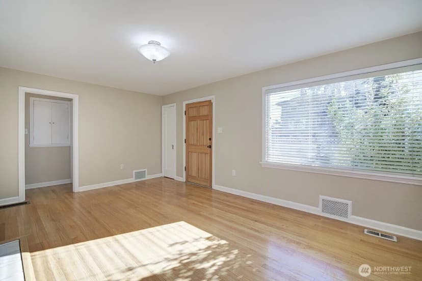Property photo for 1210 Ne 95th Street, Seattle photo 6
