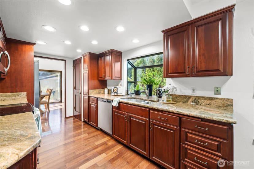 Property photo for 18001 Ne 10th Street, Bellevue photo 14